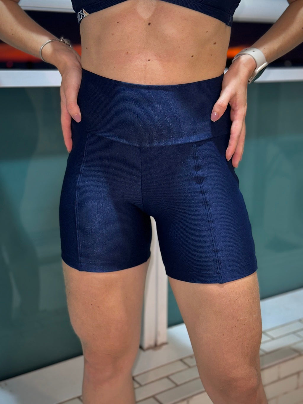 Shorts Glow Compressão - Cor: Azul Eclipse